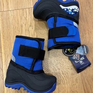 BNWT KIDS LIGHT UP WINTER BOOTS